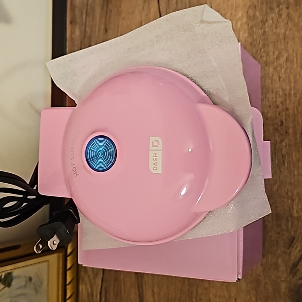 Dash Hot Pink Heart Mini Waffle Maker 💓💕